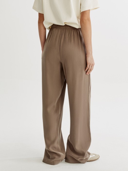 прямые брюки с бархатистым эффектом из россии вид сбоку