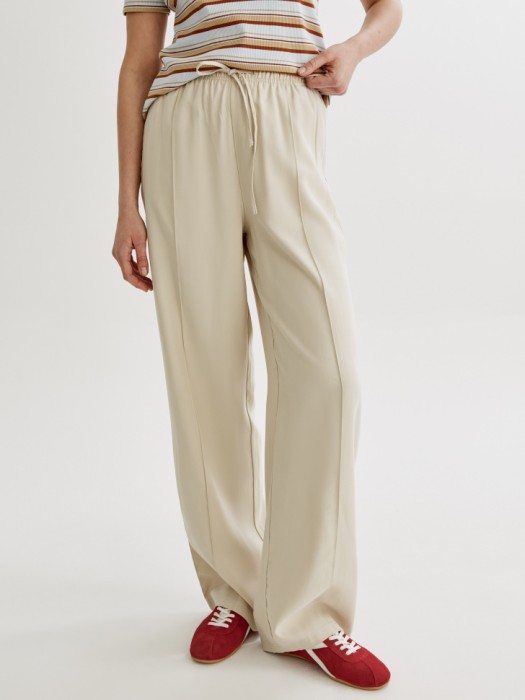 прямые брюки с бархатистым эффектом от бренда sela вид слева