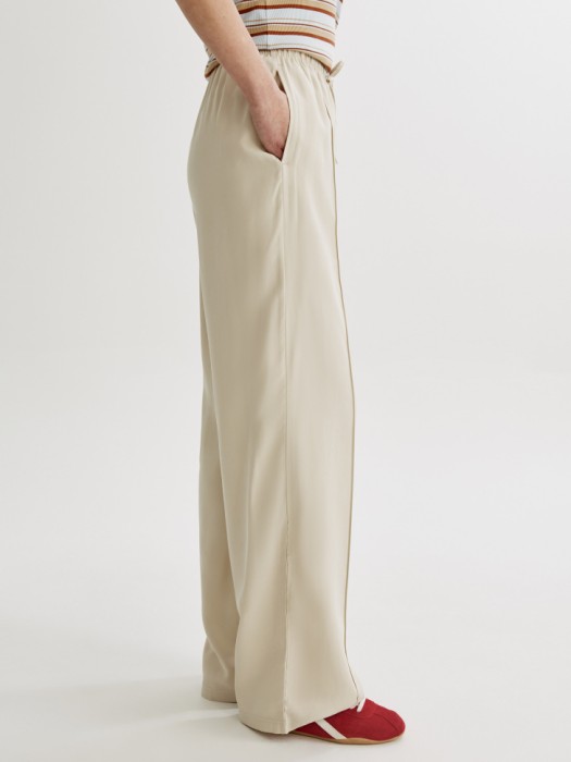 прямые брюки с бархатистым эффектом по цене 2999 руб вид справа