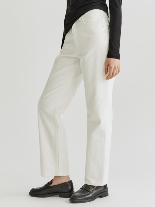 прямые джинсы 403 из органического хлопка из россии вид сбоку