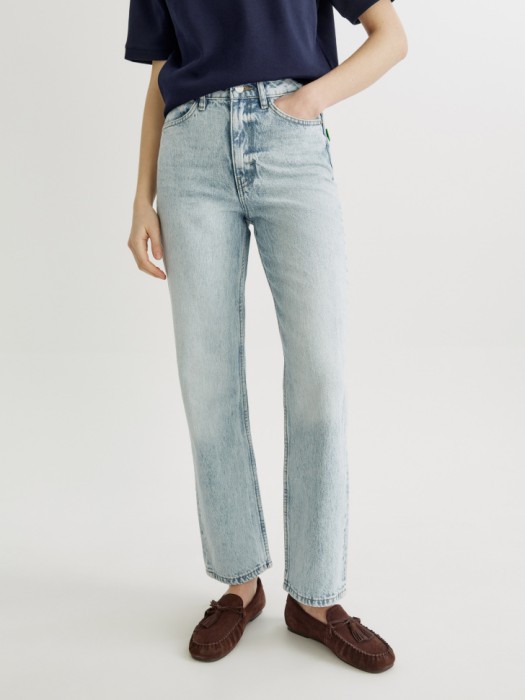 прямые джинсы 403 из органического хлопка от бренда sela вид слева