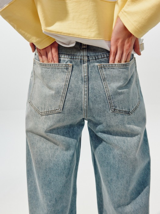 прямые джинсы на средней посадке из линейки  young по цене 3799 руб вид справа