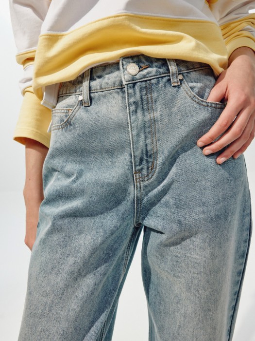 прямые джинсы на средней посадке из линейки  young из россии вид сбоку