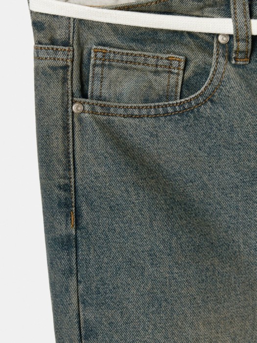 прямые джинсы с декоративным поясом из линейки  young классического стиля с лицевой стороны