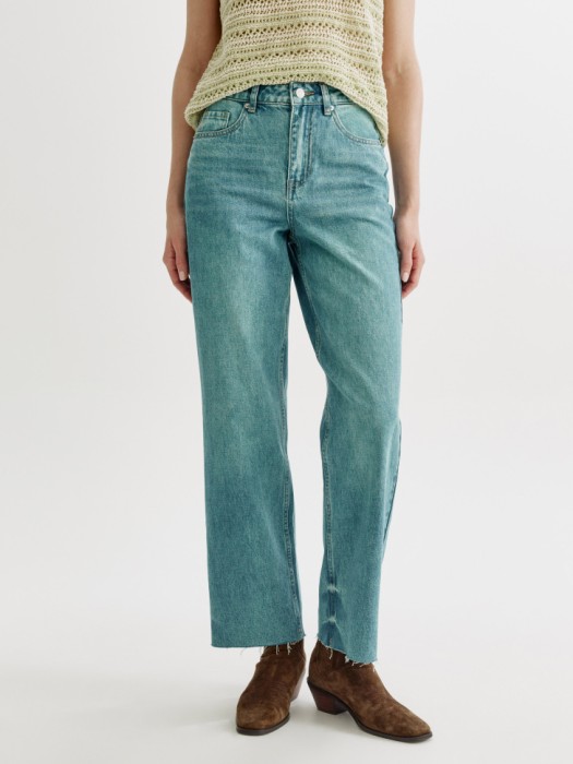 прямые джинсы с необработанным низом от бренда sela вид слева