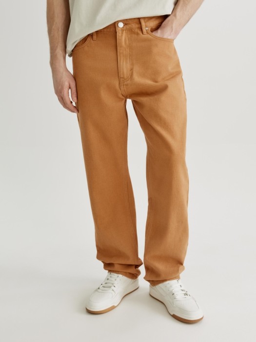 прямые джинсы со средней посадкой от бренда sela вид слева