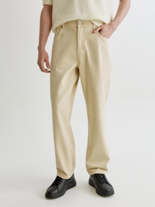 прямые джинсы со средней посадкой от бренда sela вид слева