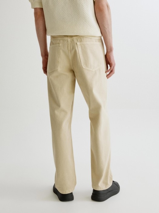 прямые джинсы со средней посадкой по цене 3999 руб вид справа