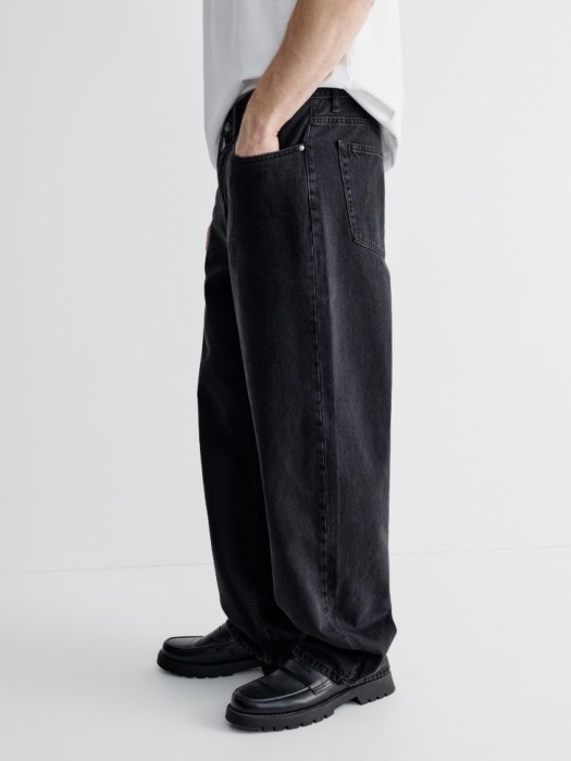 прямые джинсы со средней посадкой по цене 3999 руб вид справа