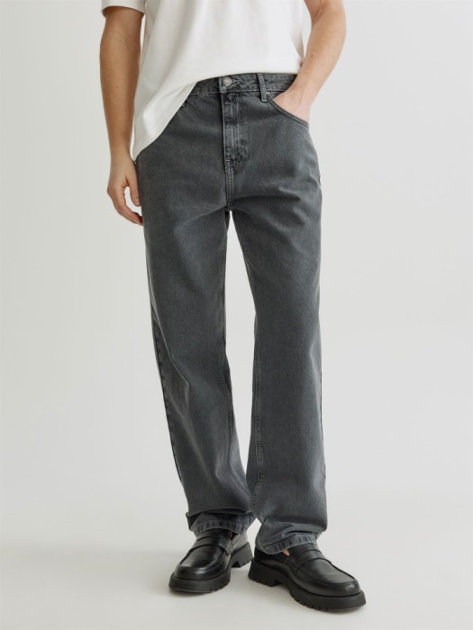 прямые джинсы со средней посадкой от бренда sela вид слева