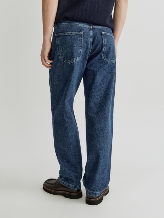 прямые джинсы со средней посадкой по цене 3999 руб вид справа