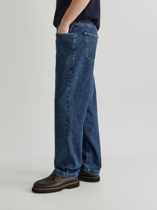 прямые джинсы со средней посадкой из россии вид сбоку