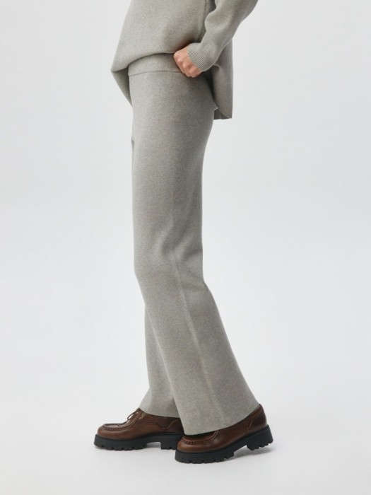 прямые вязаные брюки из россии вид сбоку