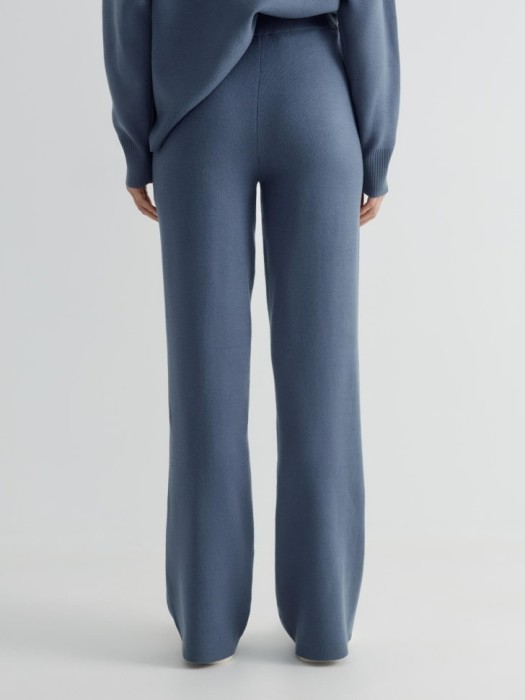 прямые вязаные брюки по цене 1599 руб вид справа