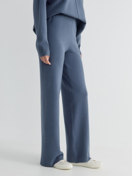 прямые вязаные брюки из россии вид сбоку