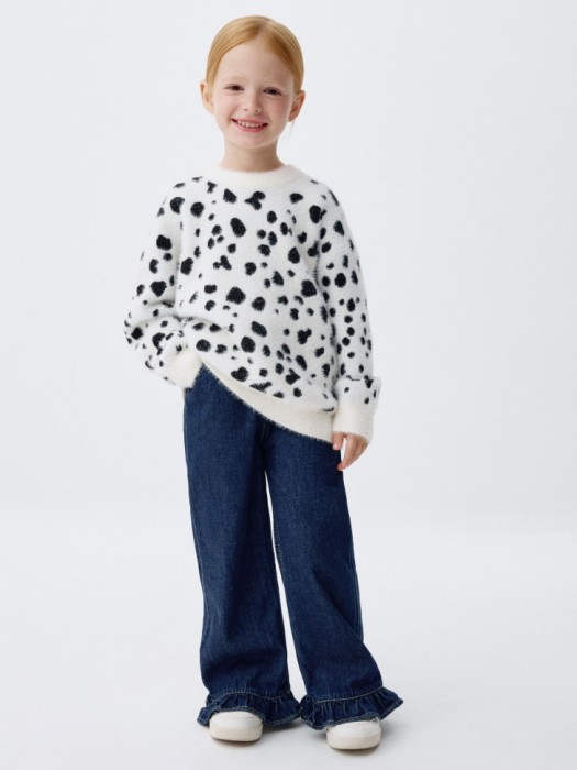 пушистый джемпер оверсайз с принтом для девочек от бренда sela вид слева