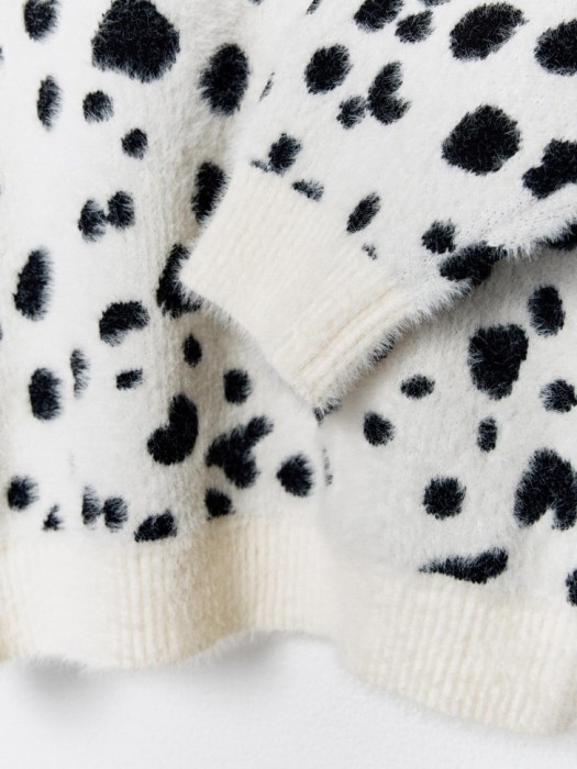 пушистый джемпер оверсайз с принтом для девочек из льна спереди