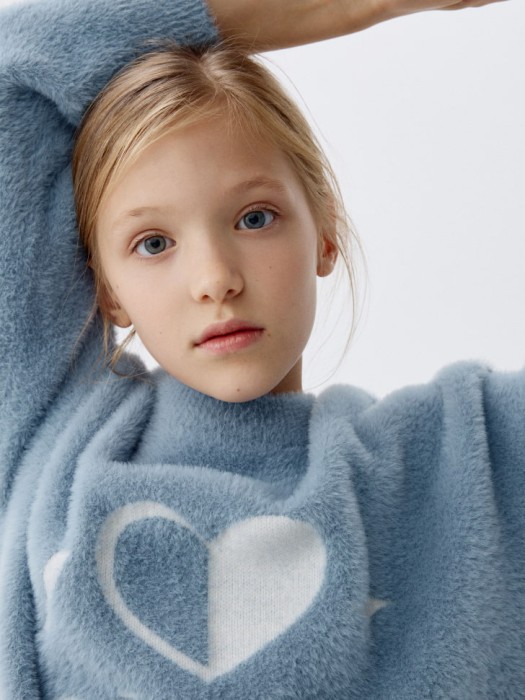 пушистый джемпер с принтом для девочек из жаккарда спереди