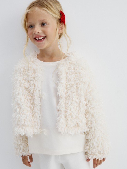 пушистый жакет для девочек от бренда sela вид слева