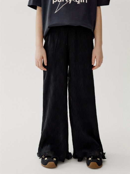 расклешенные брюки из фактурной ткани для девочек от бренда sela вид слева