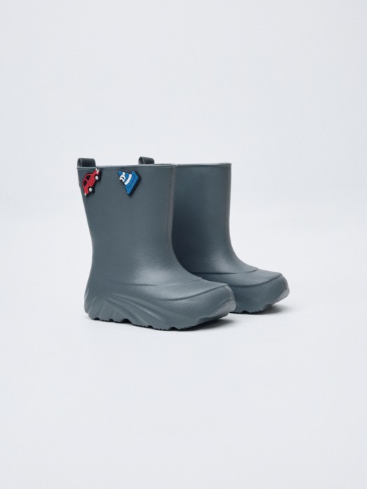 резиновые сапоги с декором для мальчиков по цене 2199 руб вид справа