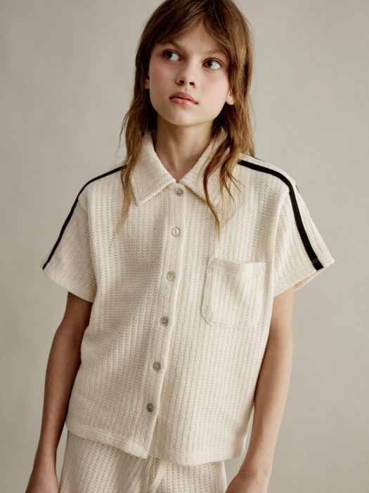 рубашка из ажурного трикотажа с коротким рукавом для девочек из трикотажа спереди