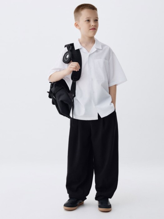 рубашка из смесового модала с коротким рукавом для мальчиков от бренда sela вид слева