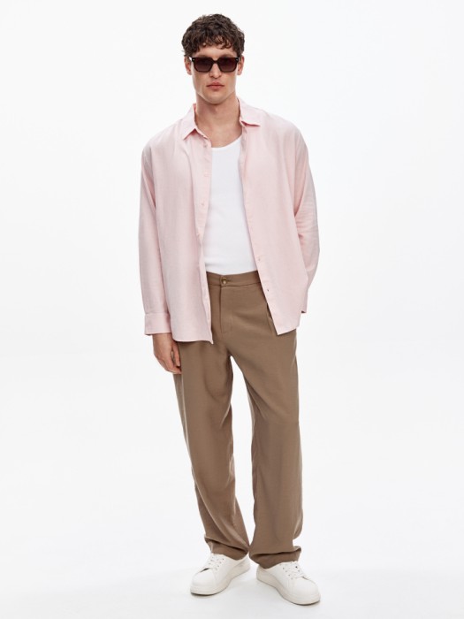 рубашка изо льна и вискозы от бренда sela вид слева