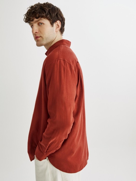 рубашка изо льна и вискозы из льна спереди