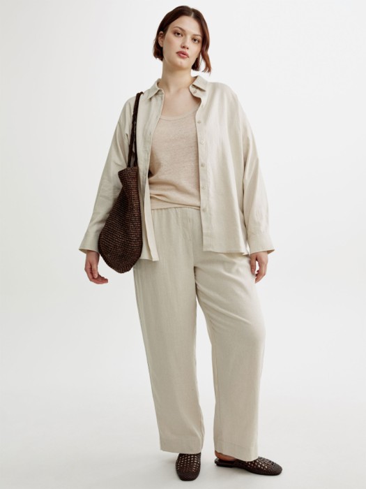 рубашка классическая из льна и вискозы от бренда sela вид слева