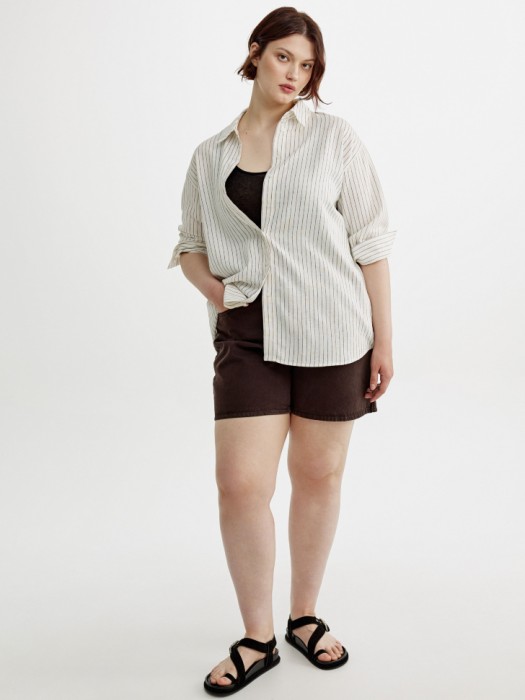 рубашка классическая из льна и вискозы от бренда sela вид слева