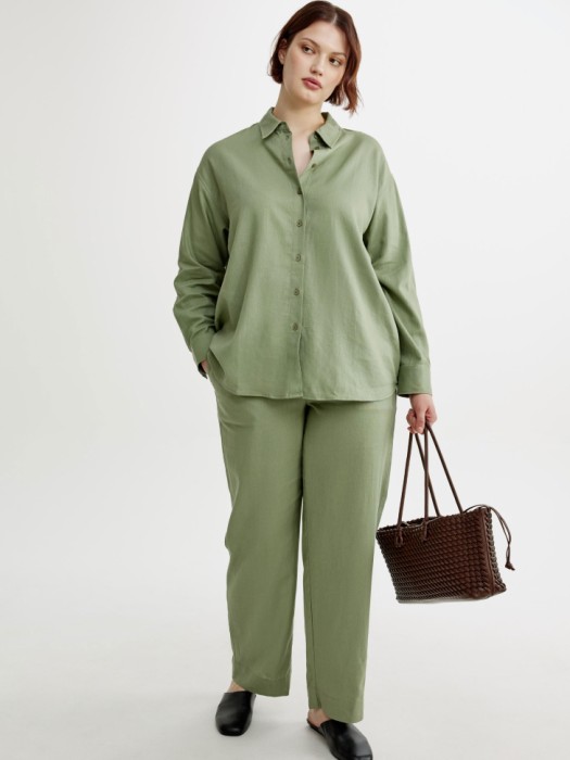 рубашка классическая из льна и вискозы от бренда sela вид слева