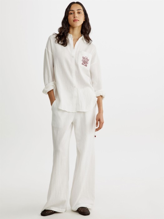 рубашка муслиновая оверсайз с вышивкой от бренда sela вид слева