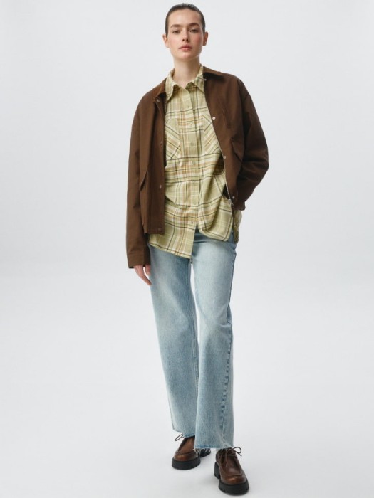 рубашка оверсайз из хлопка и льна от бренда sela вид слева