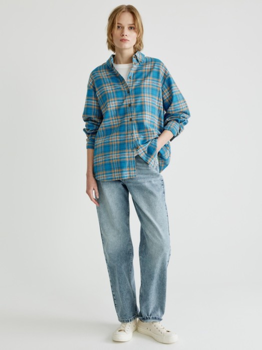 рубашка оверсайз из хлопка от бренда sela вид слева