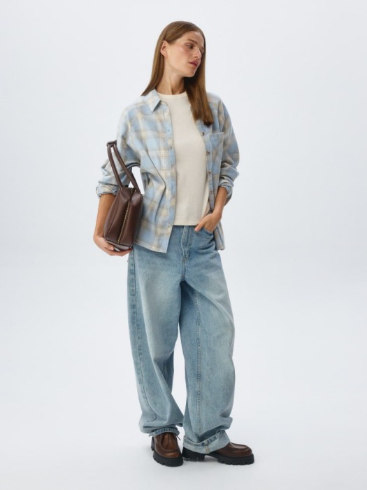 рубашка оверсайз из хлопка от бренда sela вид слева