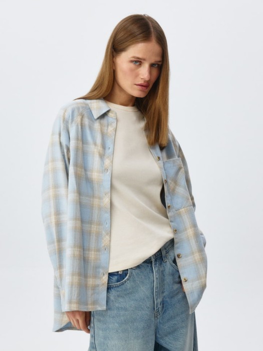 рубашка оверсайз из хлопка по цене 3799 руб вид справа