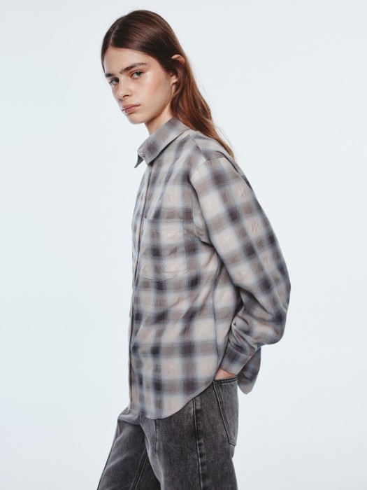 рубашка оверсайз из линейки  young из россии вид сбоку