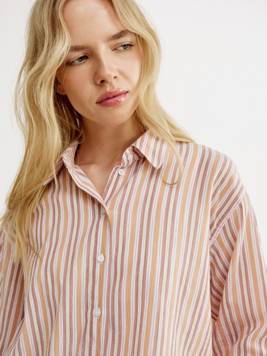 рубашка оверсайз из тонкого хлопка по цене 3599 руб вид справа