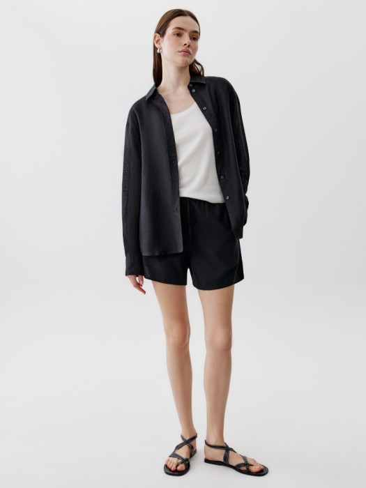 рубашка оверсайз из тонкого льна от бренда sela вид слева