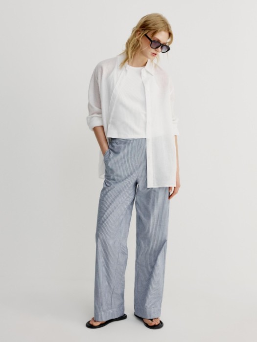 рубашка оверсайз из тонкого льна от бренда sela вид слева