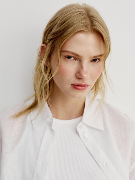 рубашка оверсайз из тонкого льна по цене 4599 руб вид справа