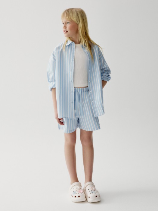 рубашка оверсайз в полоску для девочек от бренда sela вид слева