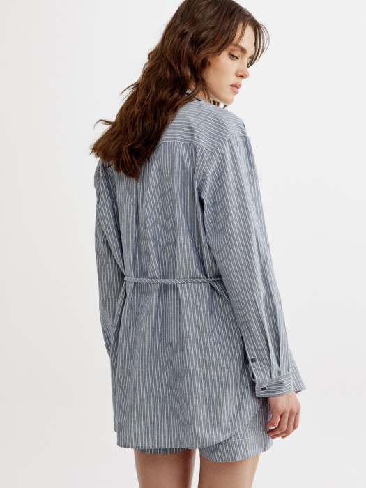 рубашка прямого кроя с тонким поясом по цене 3299 руб вид справа