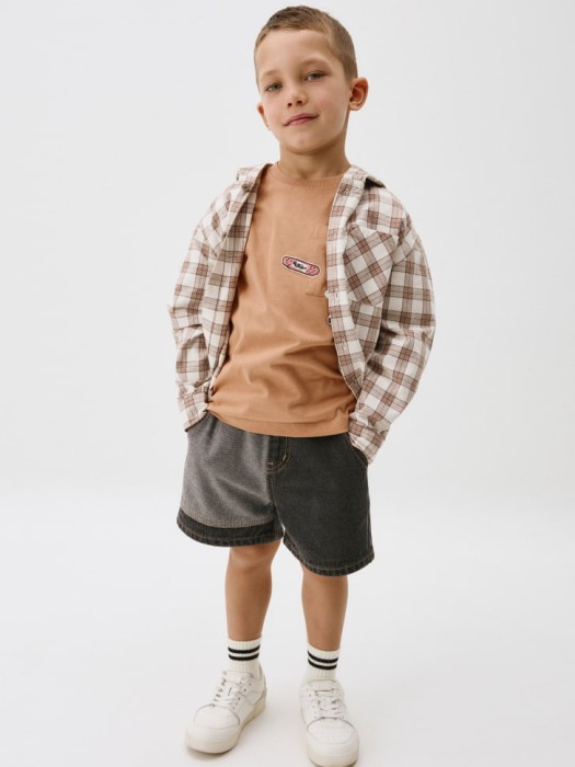 рубашка с капюшоном для мальчиков от бренда sela вид слева