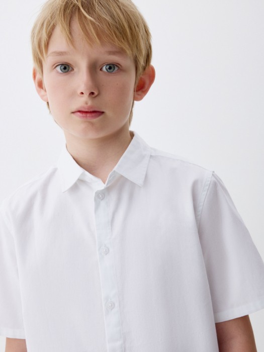 Товар белого цвета с внутренней стороны