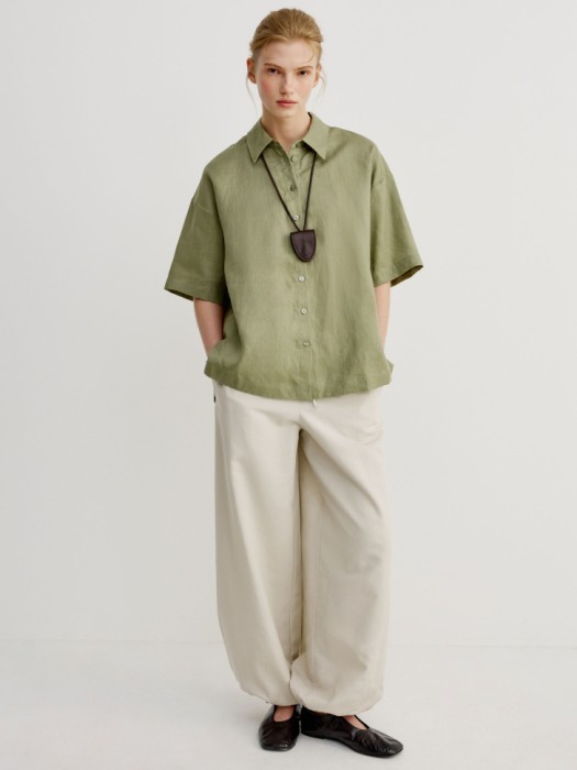 рубашка с коротким рукавом из льна от бренда sela вид слева