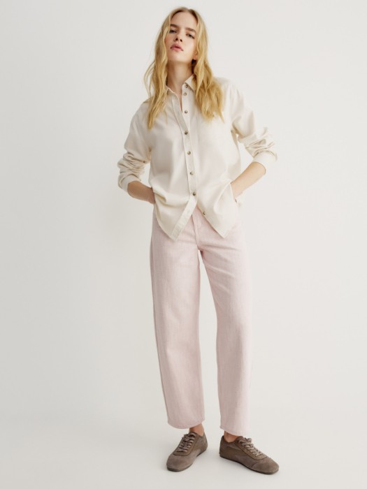 рубашка свободного кроя из хлопка от бренда sela вид слева