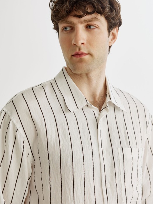 рубашка в полоску из смесового модала от бренда sela вид слева