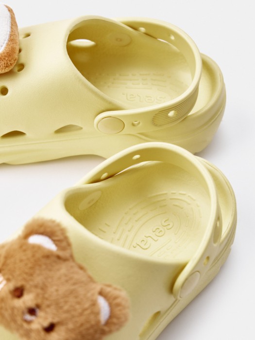 сабо с объемным декором для девочек от бренда sela вид слева